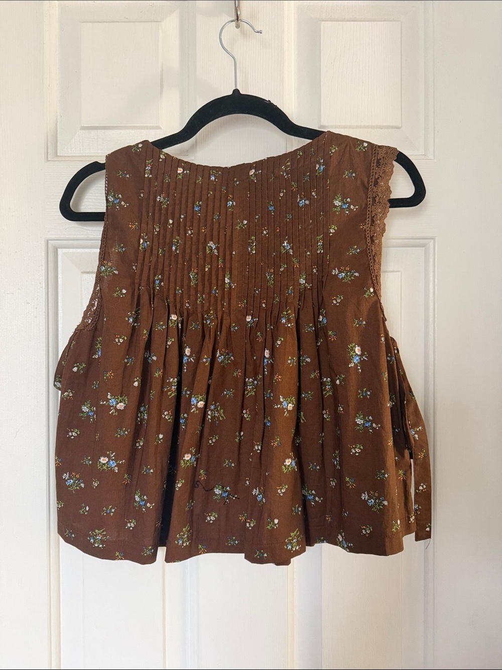 Love + harmony Brown Floral Sleeveless Smocked Yoke Top medium - Picture 7 of 7